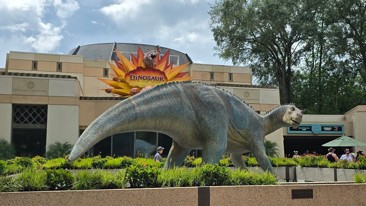 Behind-the-Scenes of DINOSAUR! Unexpected evacuation of ride!