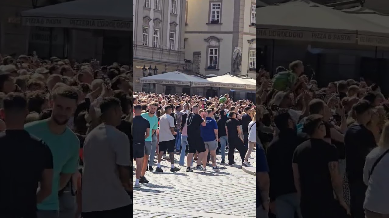 Large Crowd at Prague’s Astronomical Clock #shorts #prague #traditional